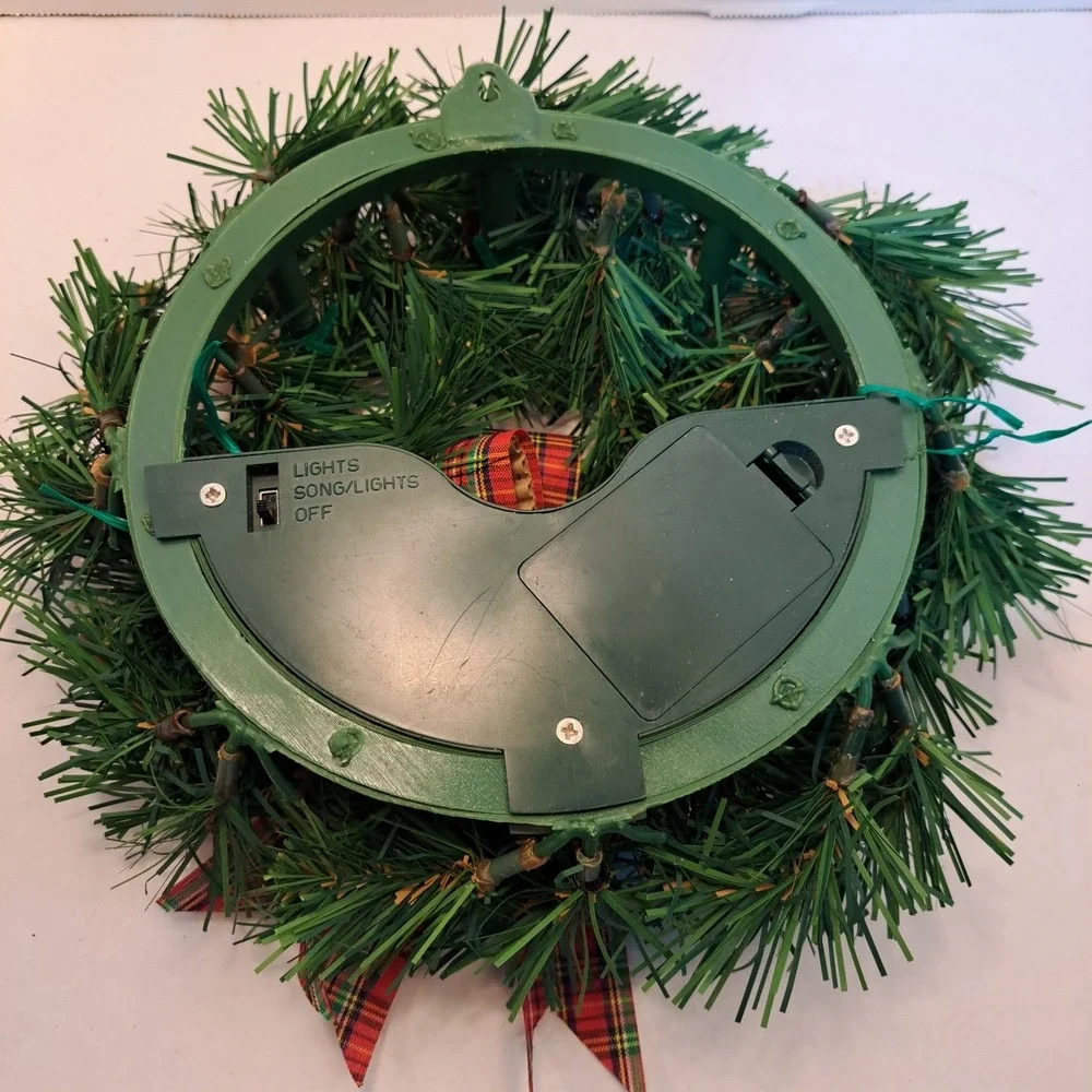 Avon Musical Lighted Christmas Wreath Door Decoration Green Red Gold